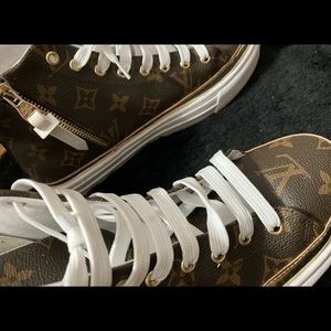 Louis Vuitton High top sneakers with gold zippers